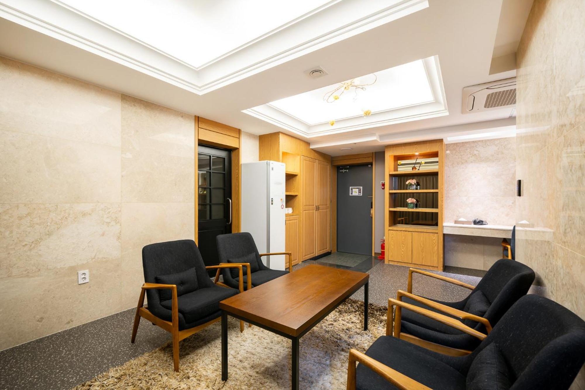 Hotel Artheim Кванджу Экстерьер фото