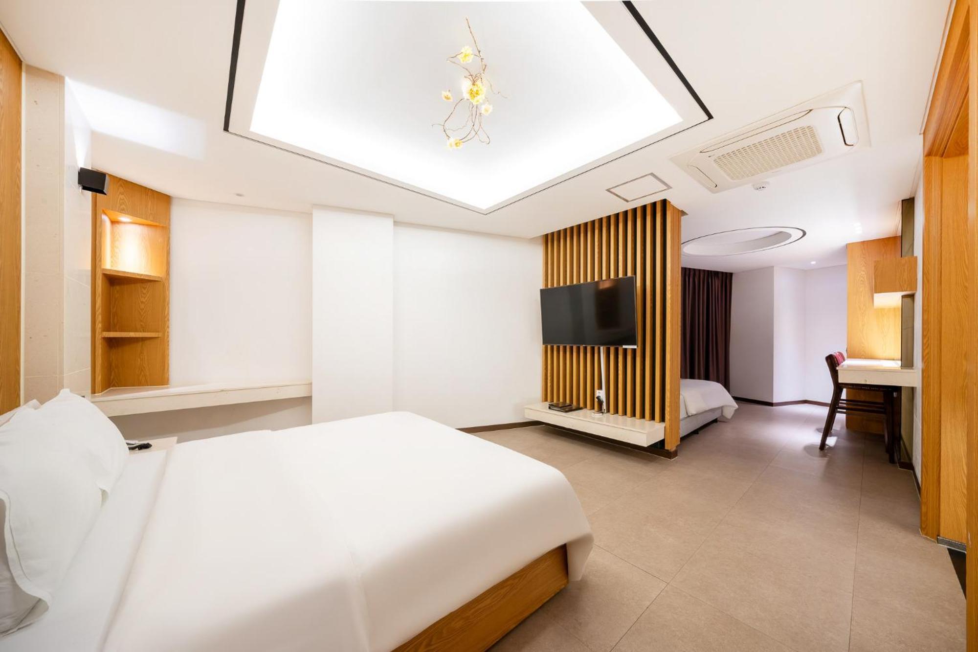 Hotel Artheim Кванджу Экстерьер фото
